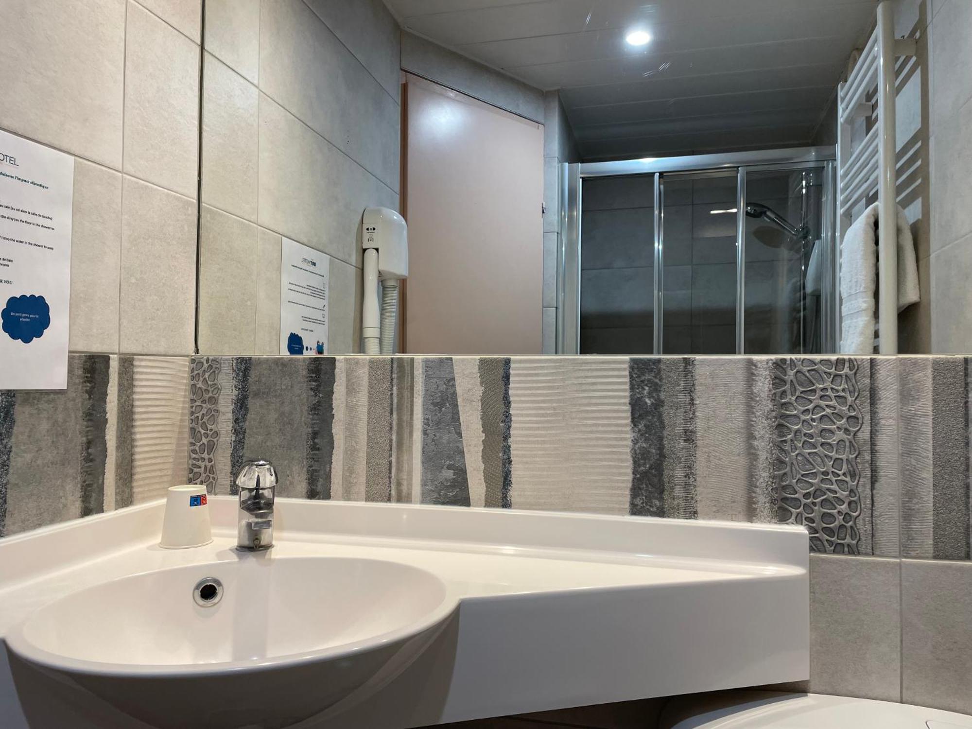 Brit Hotel St-Quentin/Nord Fayet  Luaran gambar
