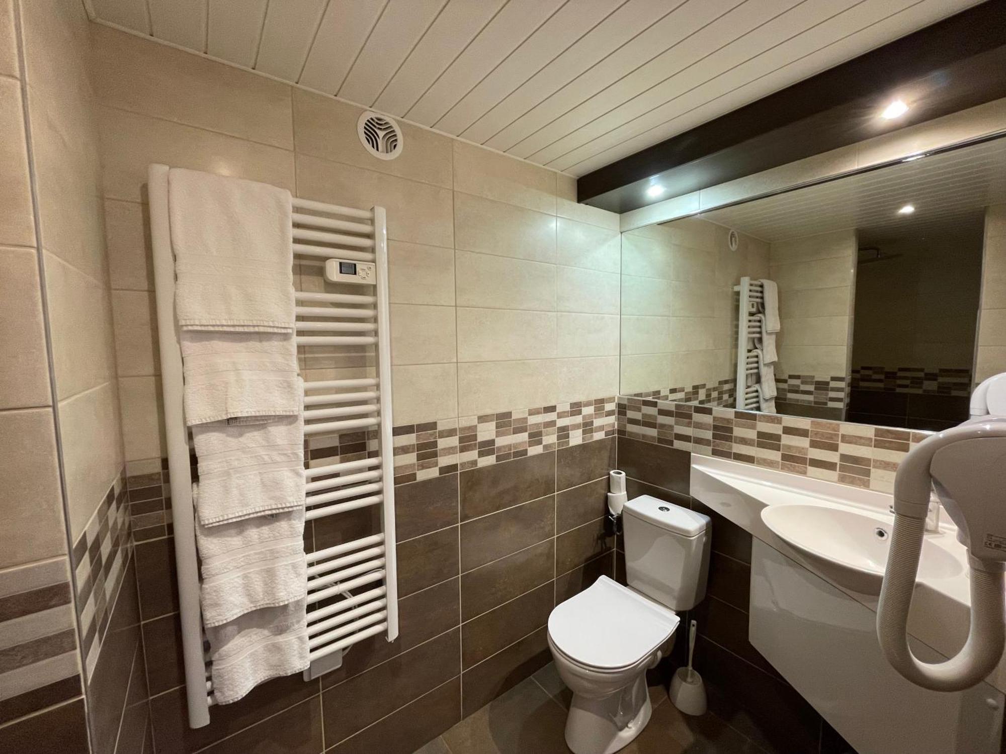 Brit Hotel St-Quentin/Nord Fayet  Luaran gambar