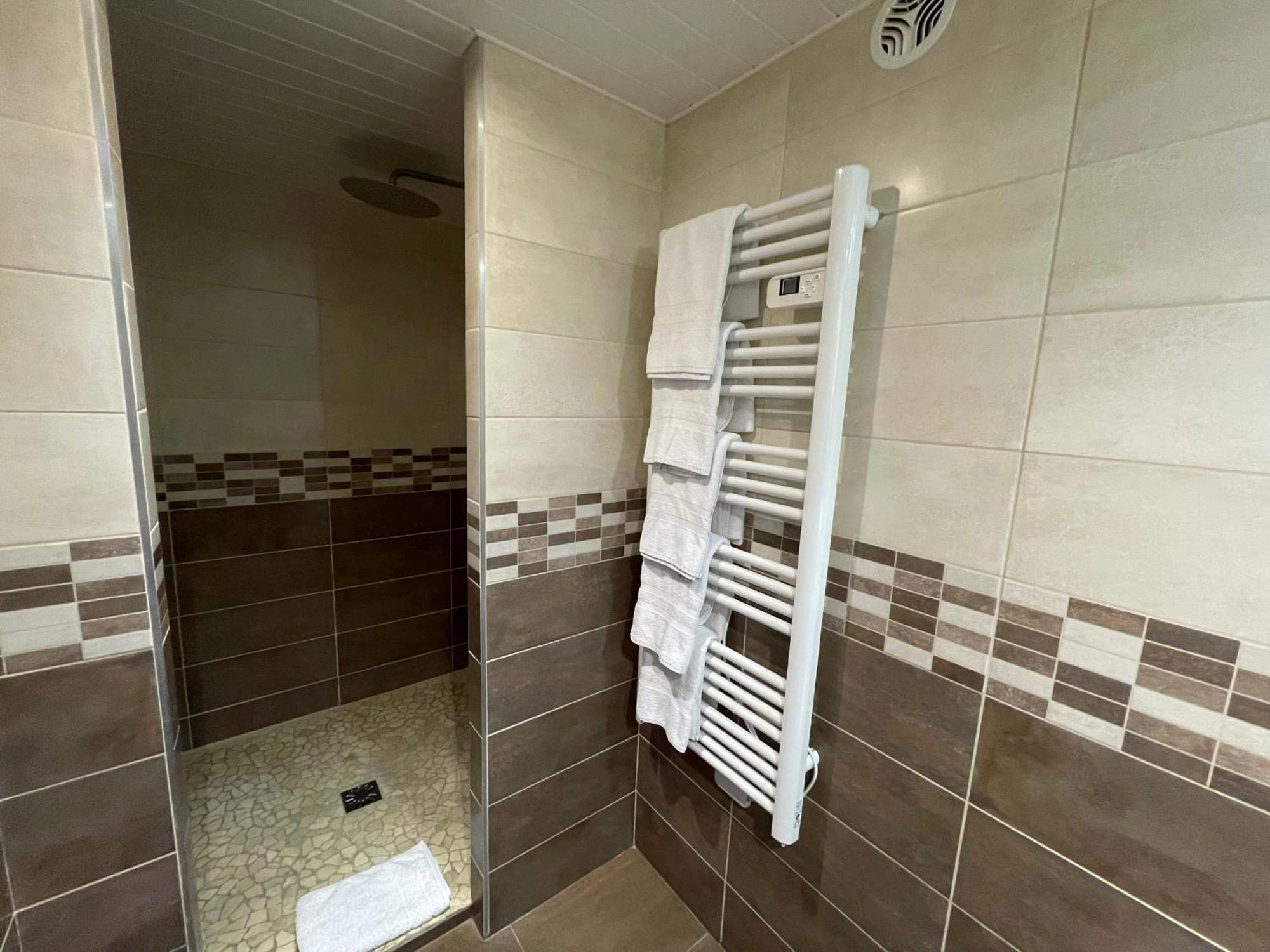 Brit Hotel St-Quentin/Nord Fayet  Luaran gambar